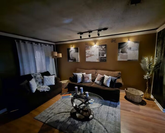 Foto del edificio - MidTerm Rental Furnished