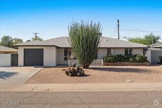 Building Photo - 8617 E Palm Ln