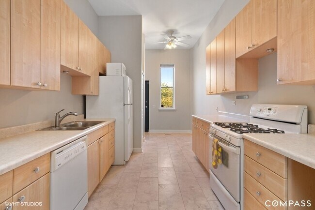 Foto del edificio - 1875 N Milwaukee Ave