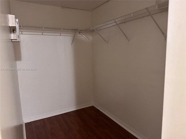 Building Photo - 1260 SE 31st Ct