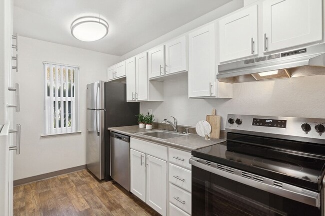 Building Photo - Los Gatos Landing