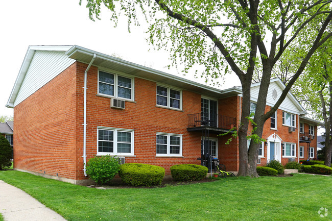 Building Photo - ReNew Des Plaines