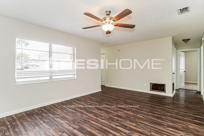 Building Photo - 2060 Las Palmas Cir