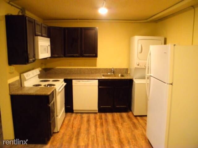 Building Photo - 3 br, 1 bath Apartment - 3715 Ross Parkway