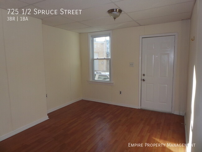 Building Photo - 3 Bedroom / 1 Bath House in Easton!