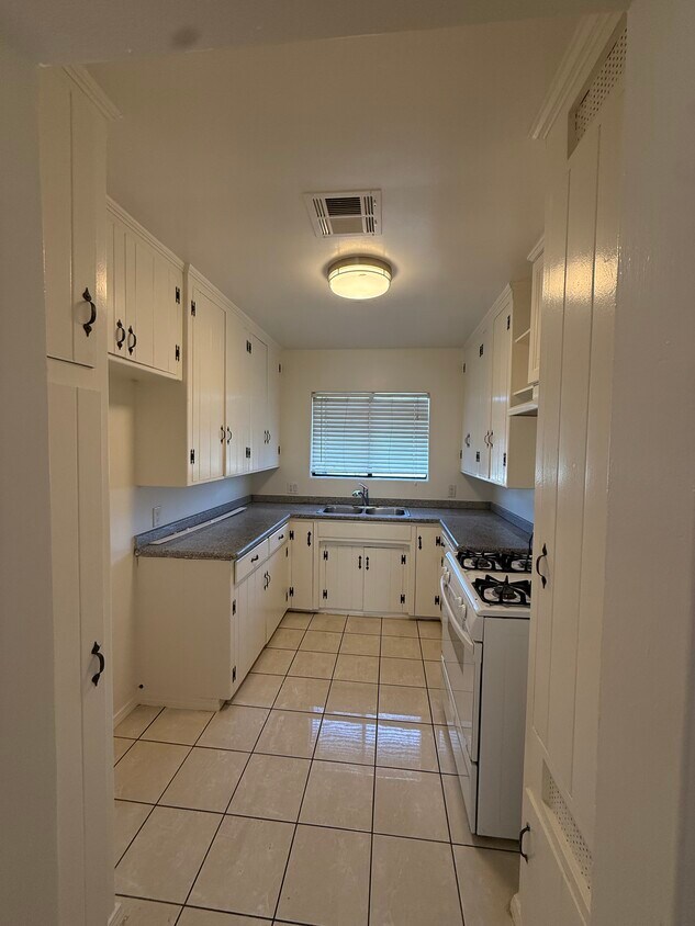 Foto principal - 5935 Buffalo Ave