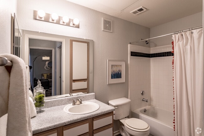 2BR, 2BA 953SF - Villas at Bandera