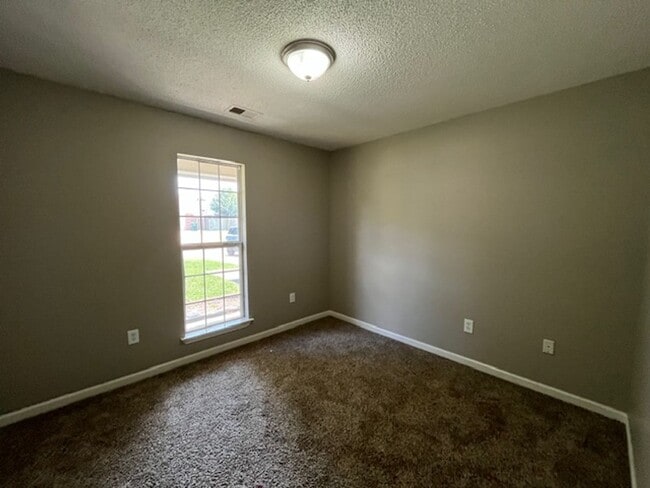Building Photo - Renovated 3 Bedroom 2 Bath Home for Rent!!