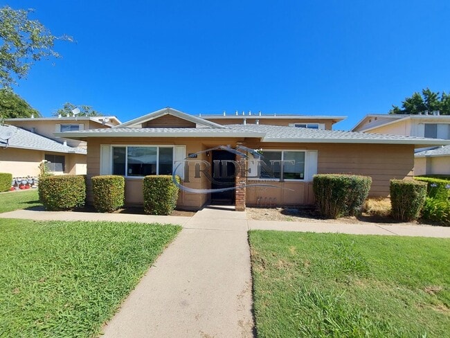 Building Photo - 2-bedroom, 1 bath condo near parks and schools