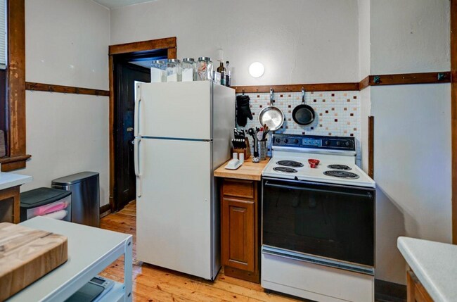 Building Photo - 416 Castle Pl