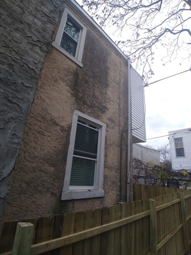 Building Photo - 540 N Paxon St