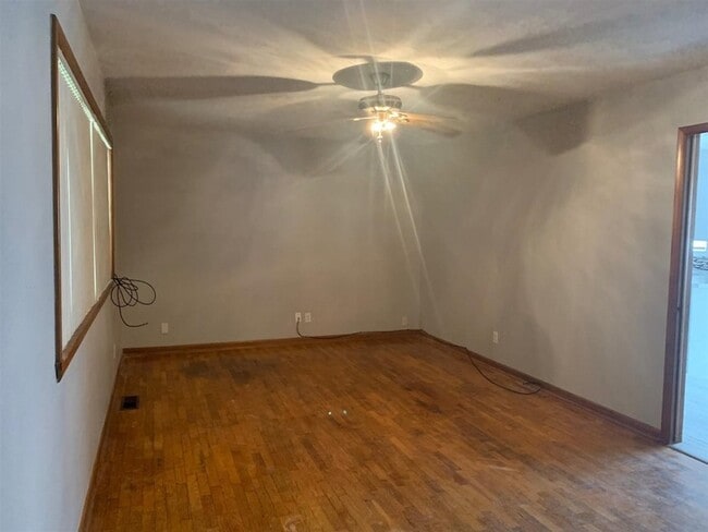 Building Photo - 1117 S Stanley St