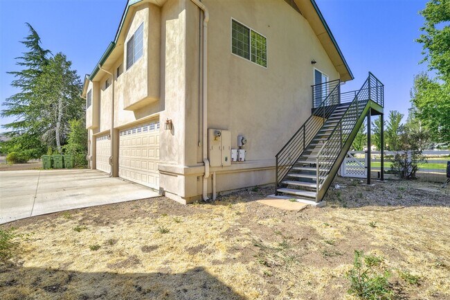 Building Photo - 3 bed 1 bath home in Prescott with utilities included