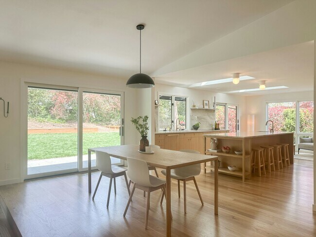 Foto del edificio - 1427 Greentree Cir
