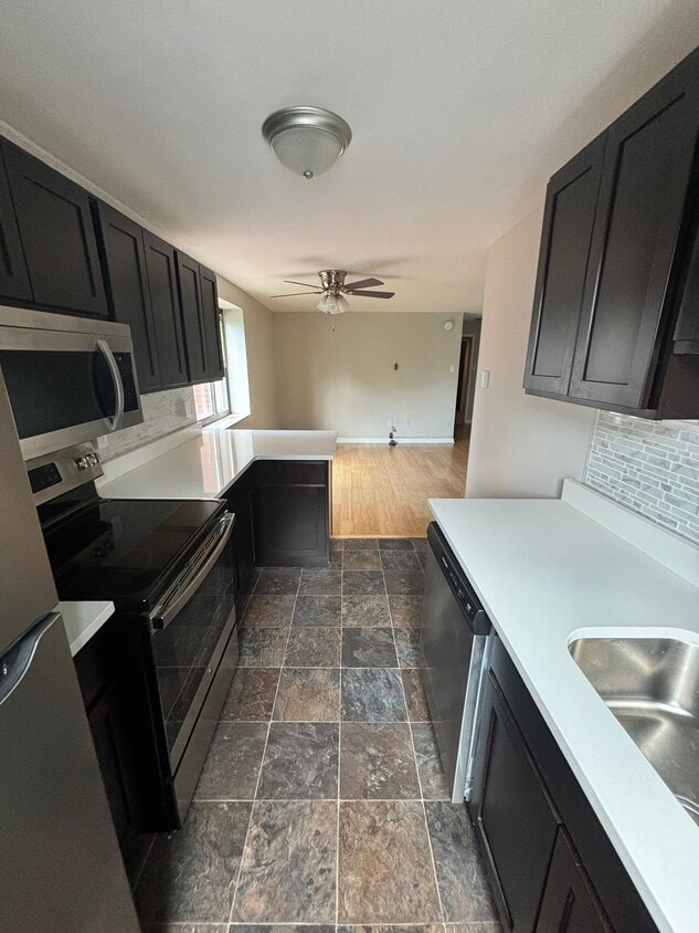 Hardwood Studio - Fieldbrook Apartments