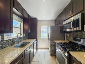 Building Photo - 10686 Aderman Ave