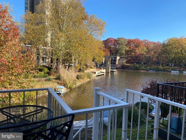 Foto del edificio - 11440 Waterview Cluster