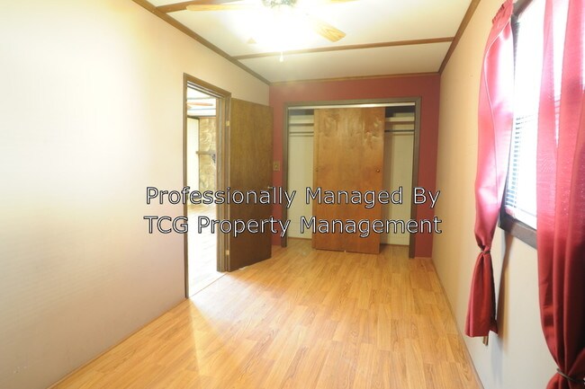 Building Photo - 636 Laharpe St
