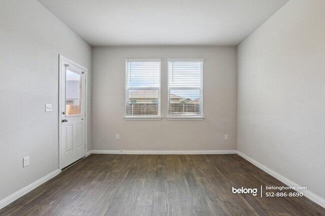 Foto del edificio - 2920 Maryanne Ln