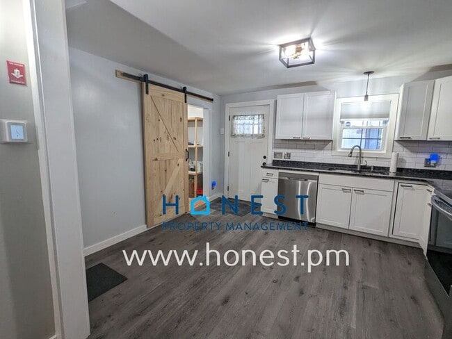 Foto del edificio - 162 College Ave