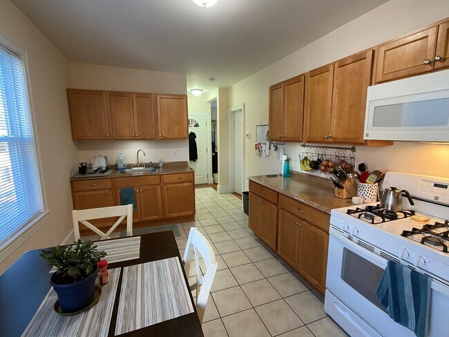 Foto del edificio - 15 Sargent Ave