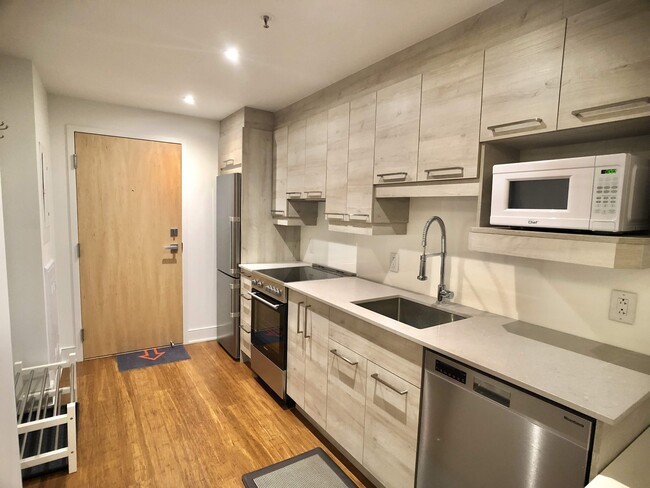 Photo du bâtiment - 1212 Rue Rue Bishop