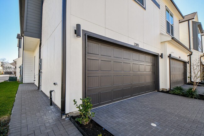 Building Photo - 2305 Silva Park Ln