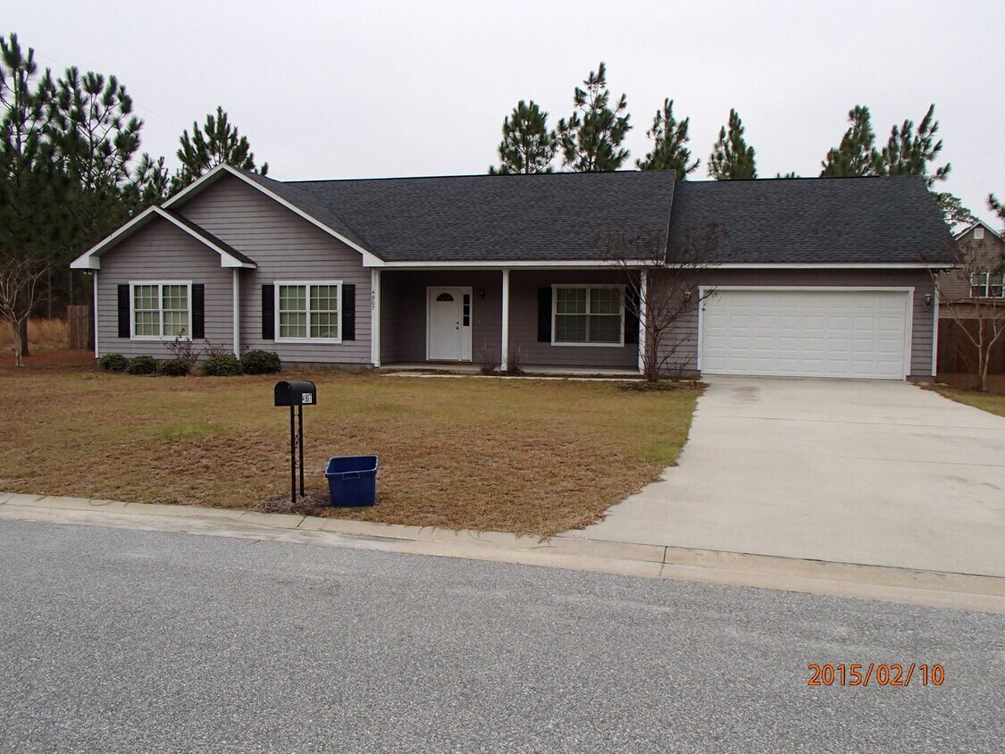 Foto principal - Beautiful 4 BR, 2 BA home in Lake Park!!