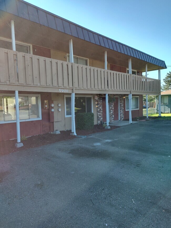 Building Photo - 5908 Parker Rd E