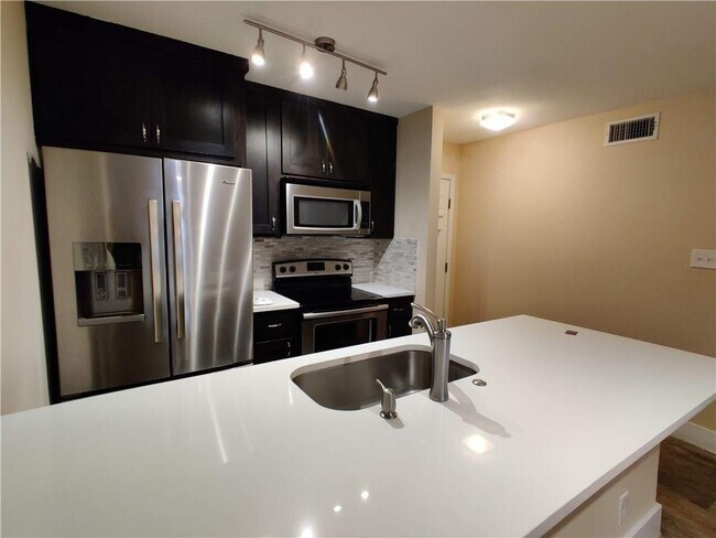 Foto del edificio - 6501 E Hill Dr