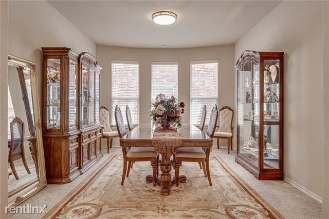 Building Photo - 5 br, 3 bath House - 8640 Corral Circle