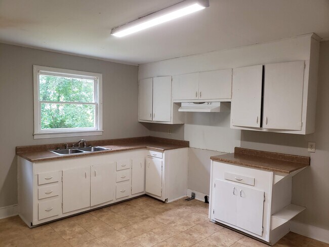 Building Photo - 11 Averill St