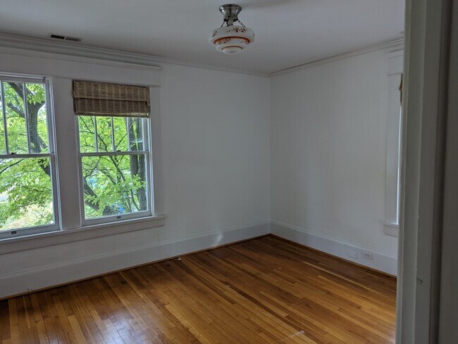 Foto del edificio - 901 W Markham Ave