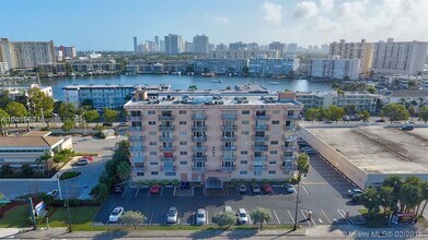 Building Photo - 2200 E Hallandale Beach Blvd