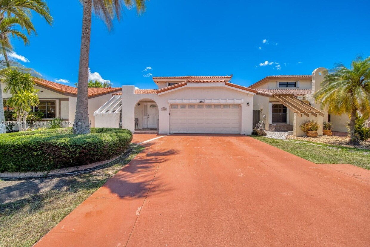 Foto principal - 10000 SW 147th Ct