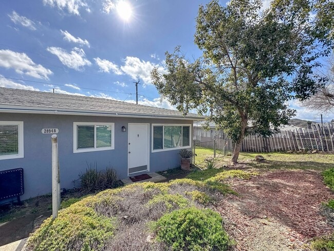 Building Photo - CUTE CONDO IN A DUPLEX W/ LARGE BACKYARD A...