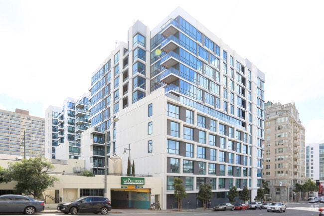 Building Photo - 1688 Pine St