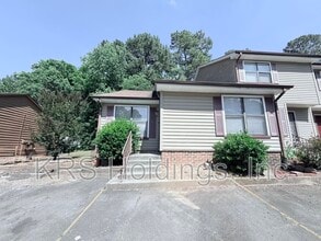 Building Photo - 612 Kendall Dr