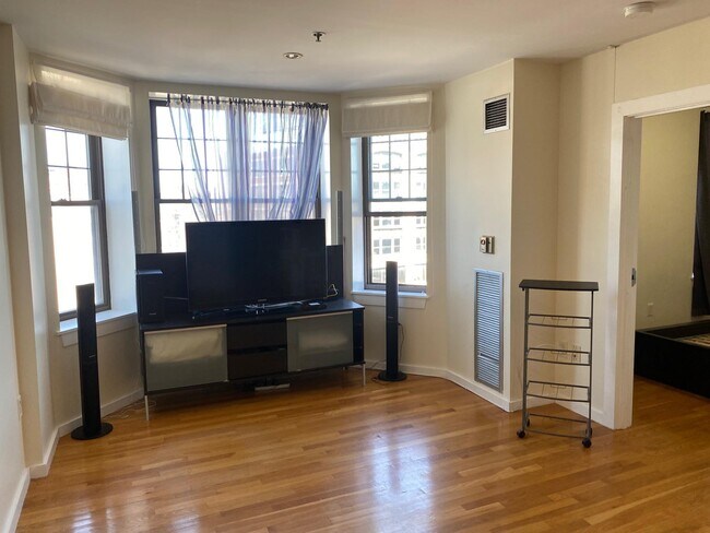 Foto del edificio - 534 Commonwealth Ave