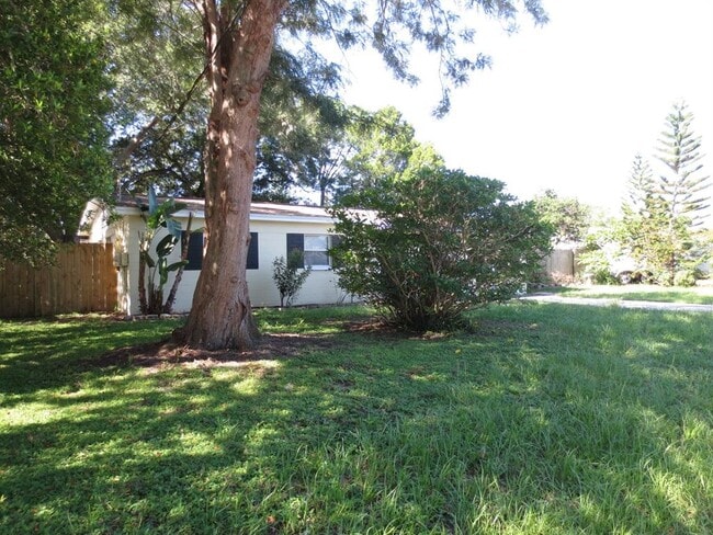 Building Photo - 3304 W Wallace Ave