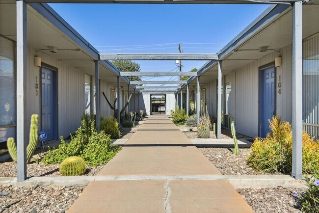 Building Photo - 4646 N 11th Ave