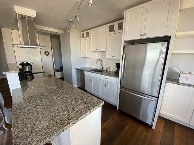 Building Photo - 2700 N Hampden Ct