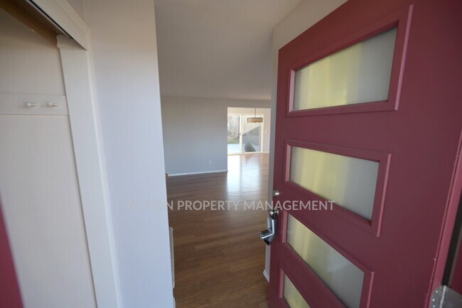 Foto del edificio - 4 bed 2 bath home in Port Angeles