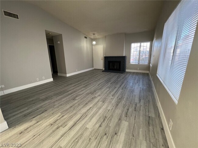 Building Photo - 3824 N Summer Breeze Cir