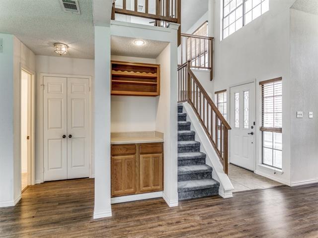 Building Photo - 990 Acorn Dr