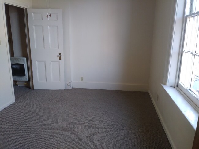 Building Photo - 2232 Ravine St