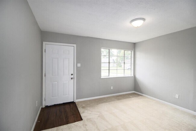 Building Photo - 7 Talisman Ct