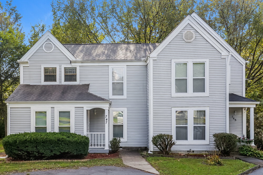 Foto principal - 747 Lake Terrace Dr