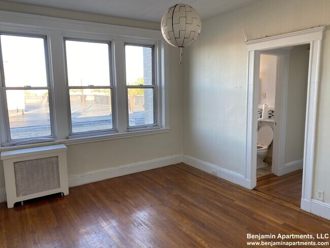 Foto del edificio - 90 Brainerd Rd