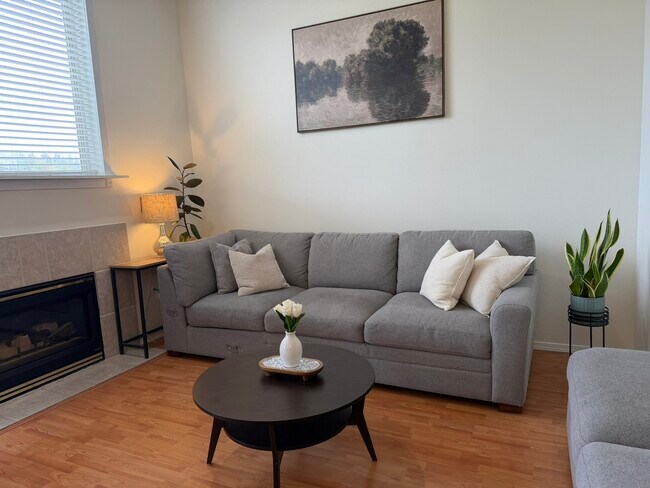 Building Photo - 4063 Flora Dr